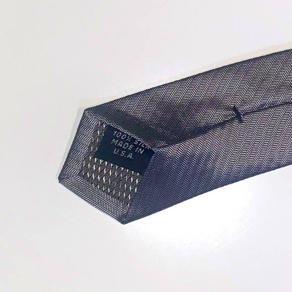 CARLO PALAZZI Men’s Necktie Grey Solid Design 100% Italian Silk - Picture 3 of 4